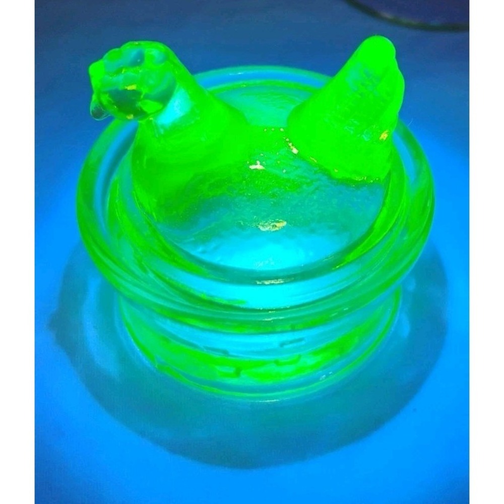 Bowman E.E. E1B Yellow Uranium Vaseline Glass 1" Mini Hen On A Nest Salt Cellar